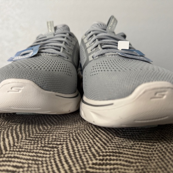 Skechers Go Walk Sneakers - NWT - Picture 3 of 7